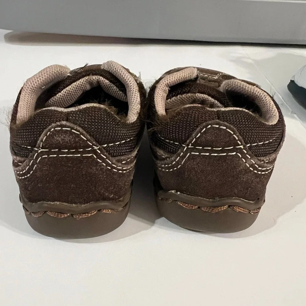 Toddler boy size 5 shoes (s-178)